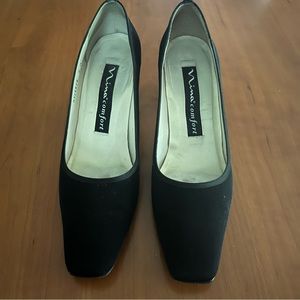 BEAUTIFUL NINA CLASSIC AND ELEGANT BLACK FABRIC HEELS